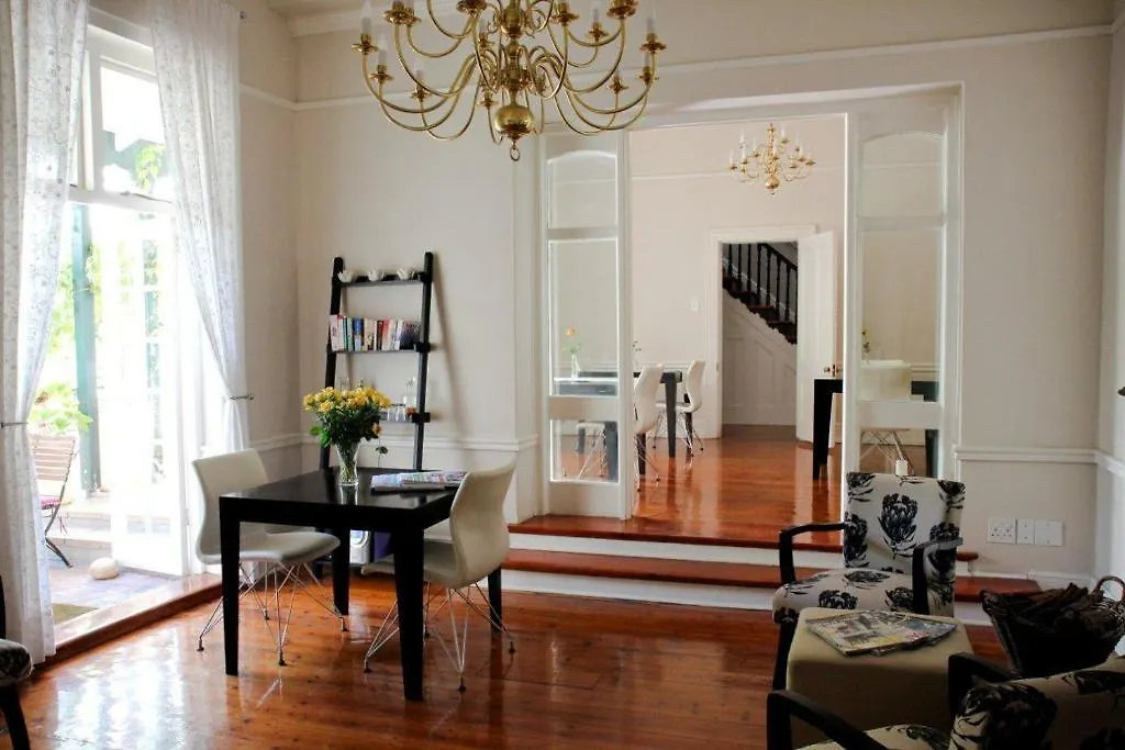 Nine Flowers Guest House Cape Town