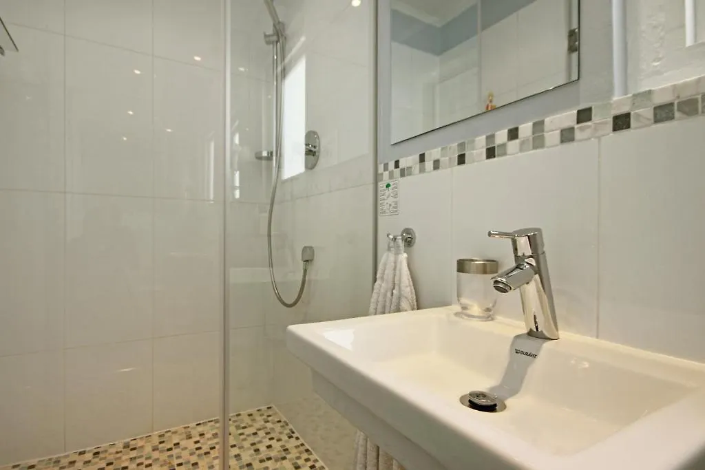 ***  Nine Flowers Guest House Cape Town Güney Afrika