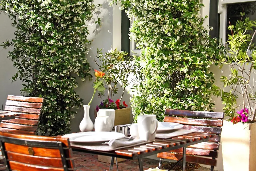 Nine Flowers Guest House Cape Town