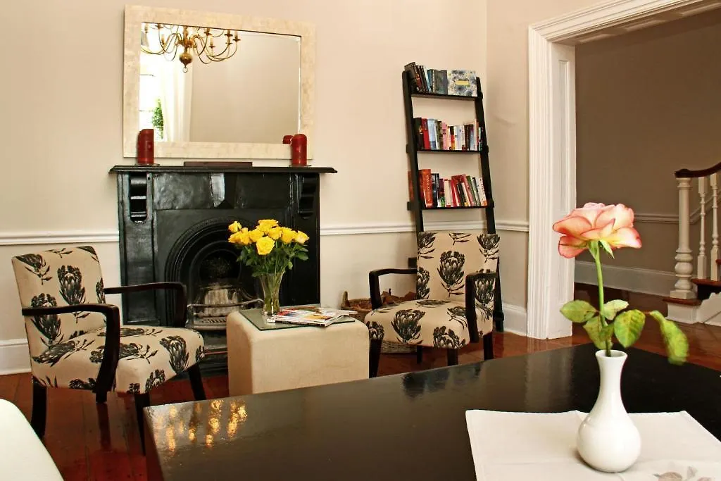 Nine Flowers Guest House Cape Town Güney Afrika