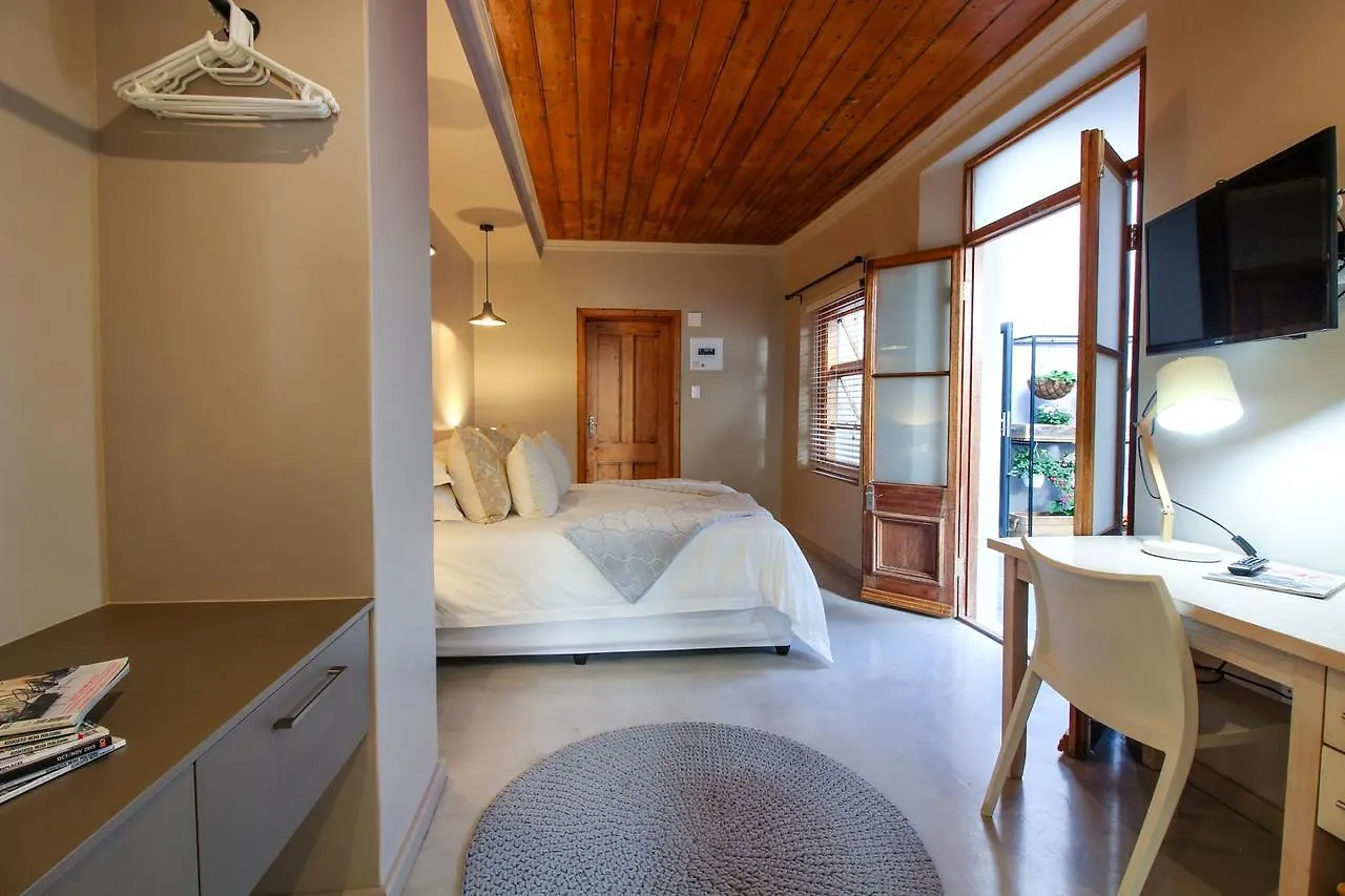 Nine Flowers Guest House Cape Town