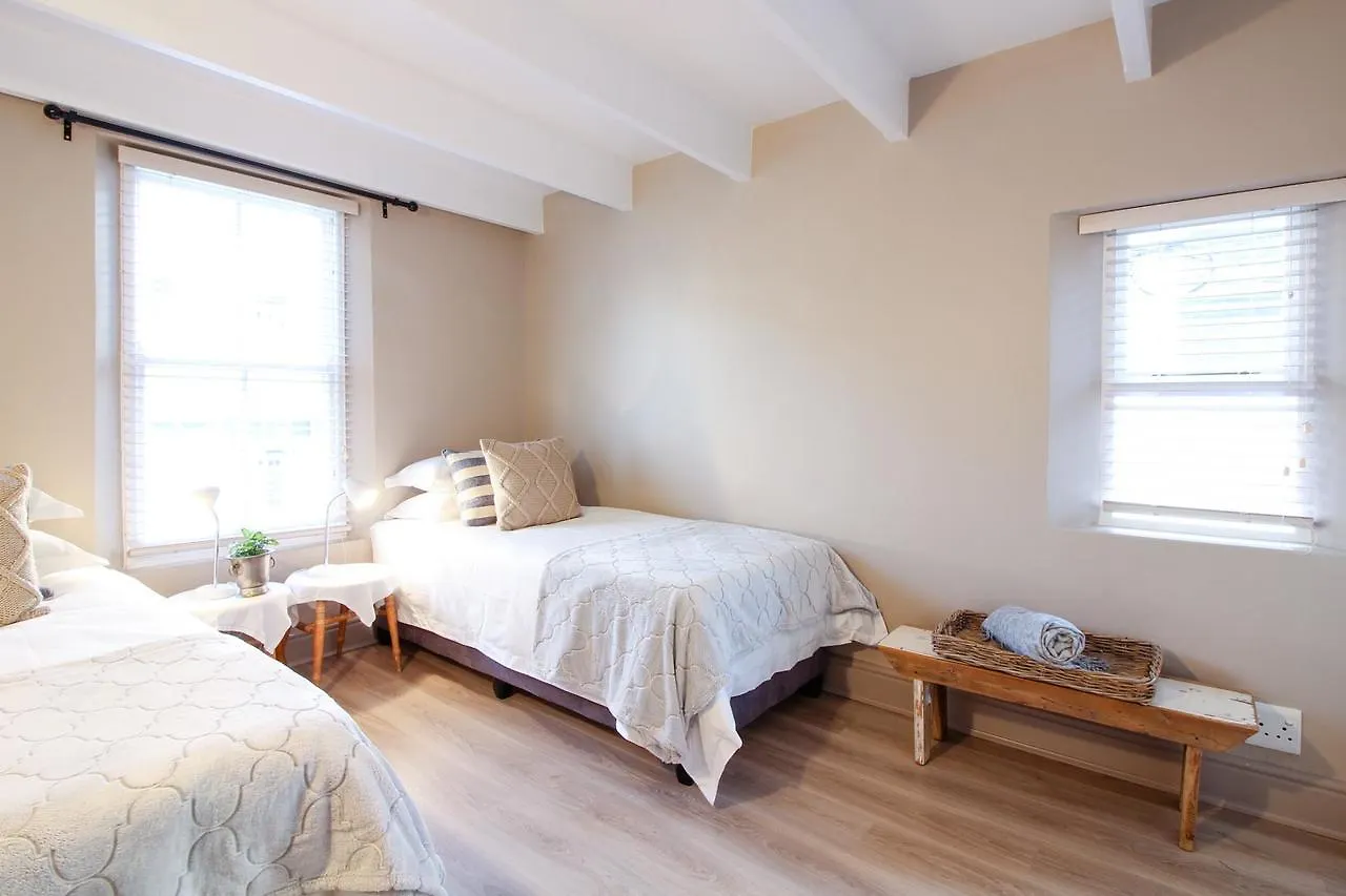 Nine Flowers Guest House Cape Town