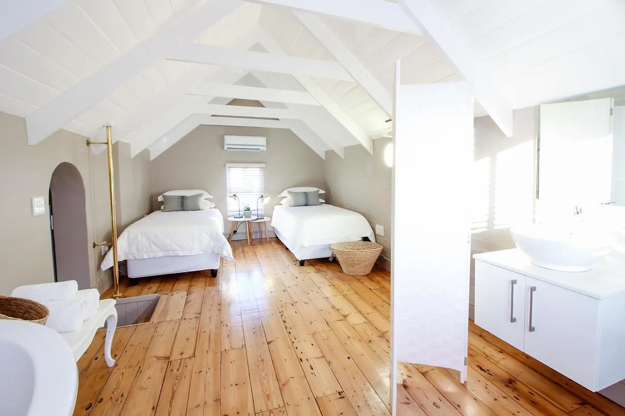 Nine Flowers Guest House Cape Town