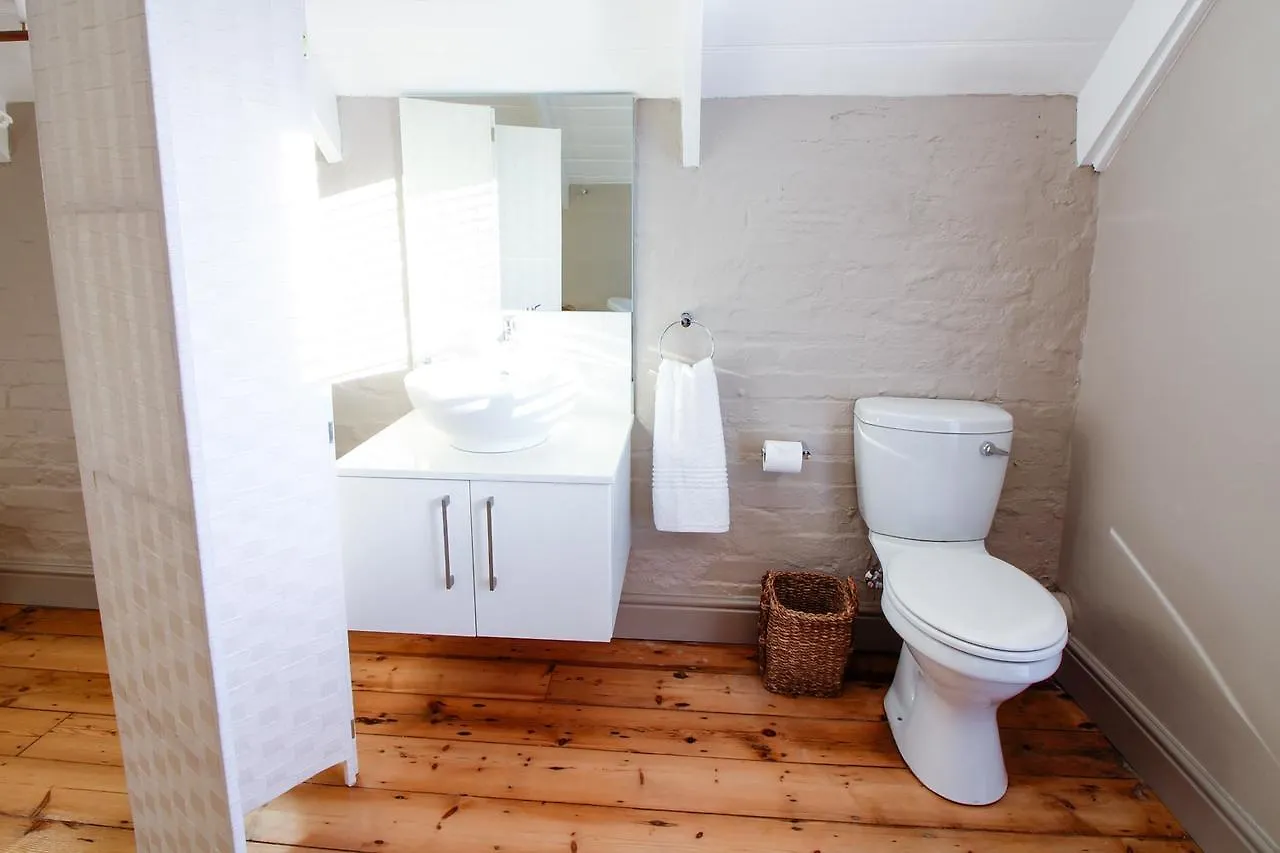 Nine Flowers Guest House Cape Town