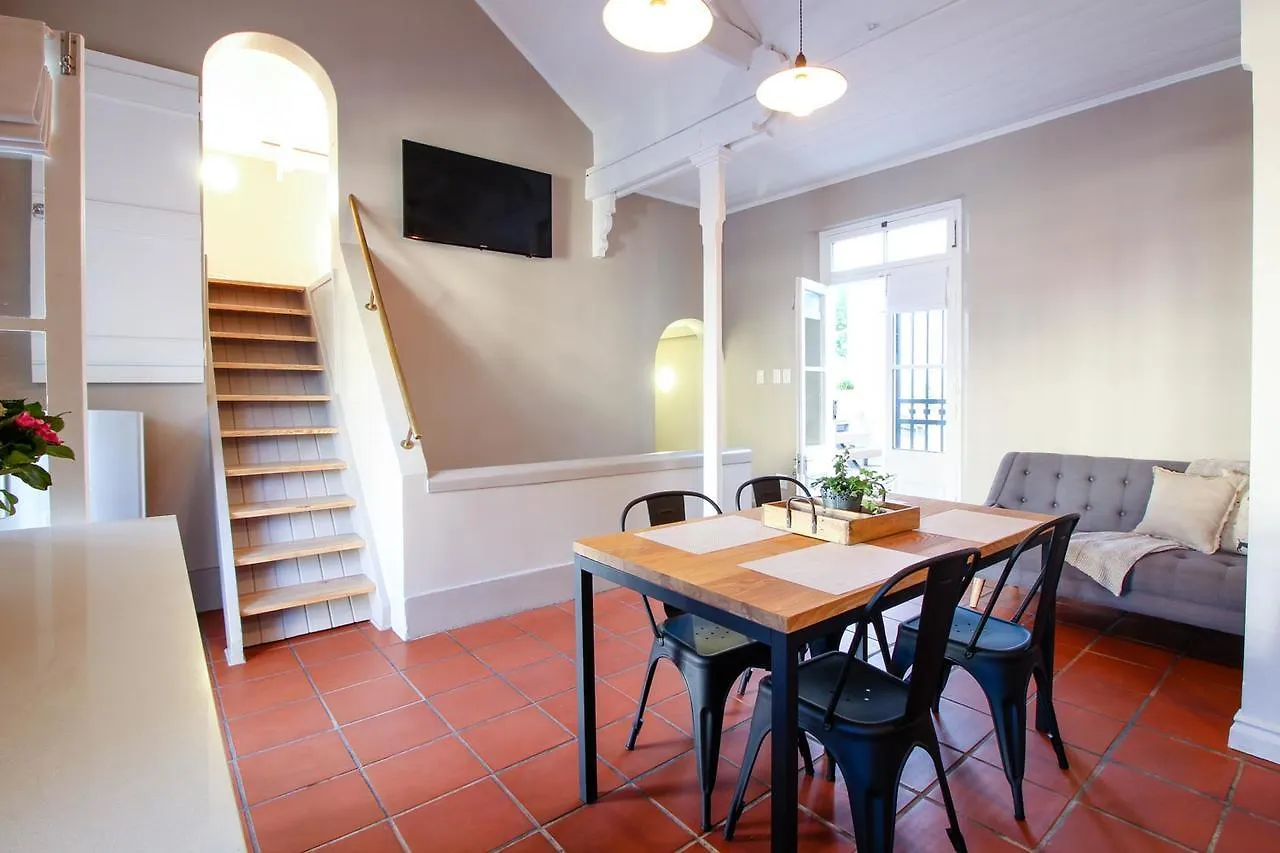 Nine Flowers Guest House Cape Town