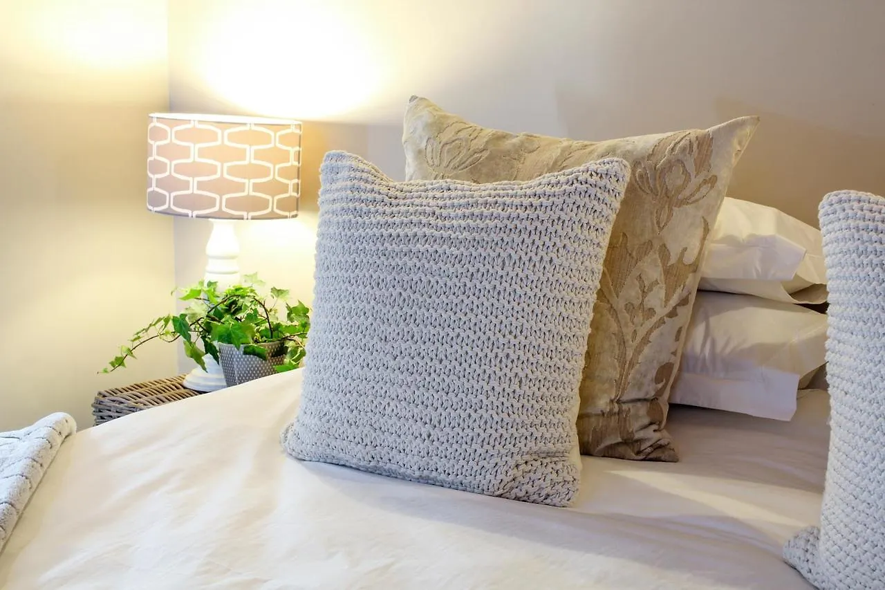 Nine Flowers Guest House Cape Town