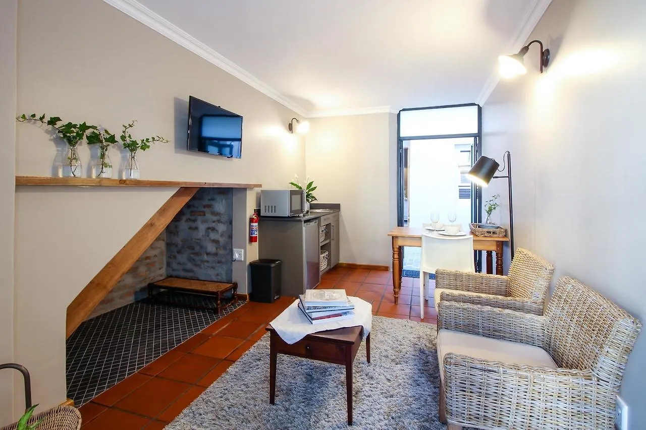 Nine Flowers Guest House Cape Town 3*,  Güney Afrika