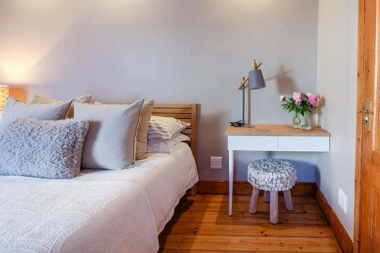 ***  Nine Flowers Guest House Cape Town Güney Afrika