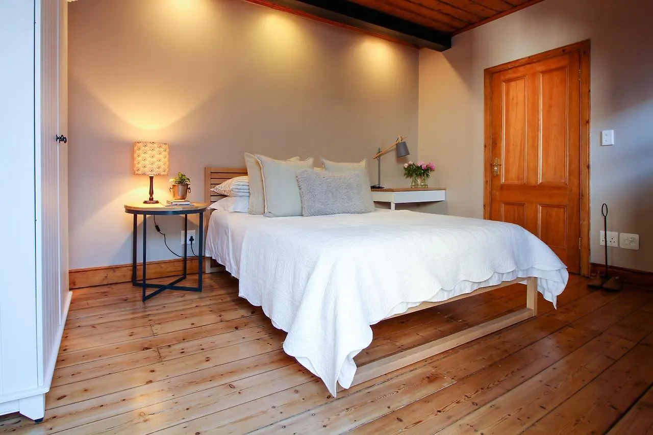 Nine Flowers Guest House Cape Town