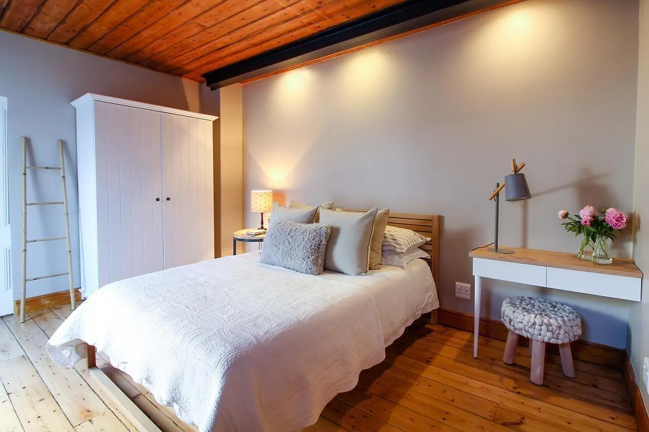 Nine Flowers Guest House Cape Town