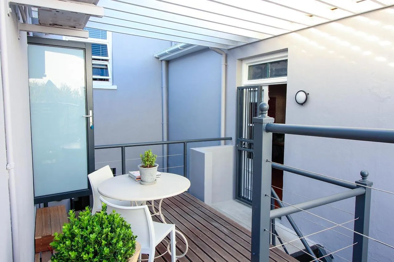 Nine Flowers Guest House Cape Town