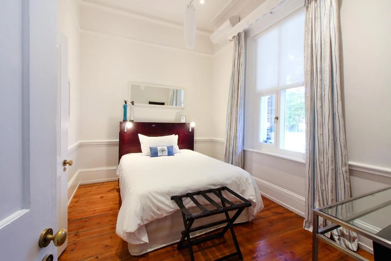 Nine Flowers Guest House Cape Town Güney Afrika